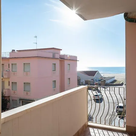Lola Piccolo E Hotel 4*