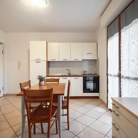 Lola Piccolo E Hotel 4*