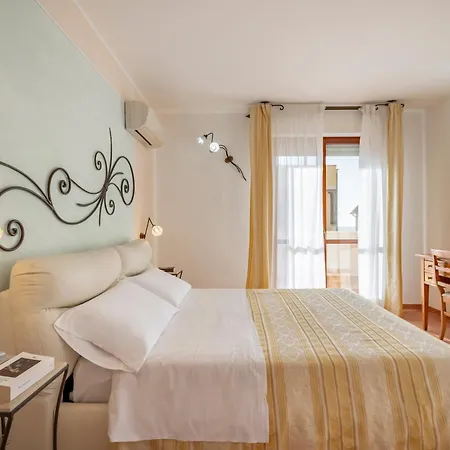 Hotel Lola Piccolo E