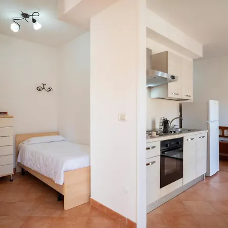 Hotel Lola Piccolo E 4*