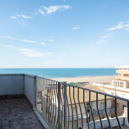 Lola Piccolo E Hotel