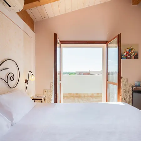 Hotel Lola Piccolo E 4*