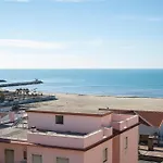 Lola Piccolo E فندق 4*
