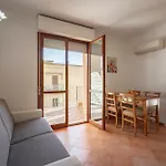 Lola Piccolo E مارينا دي غروسيتو