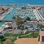 Lola Piccolo E 4* مارينا دي غروسيتو