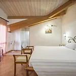 Lola Piccolo E 4* مارينا دي غروسيتو