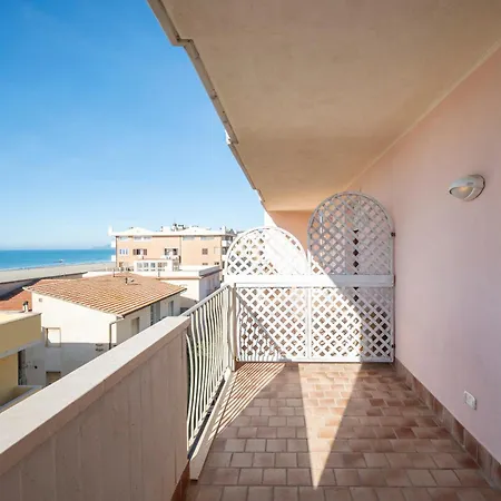 Hotel Lola Piccolo E 4*