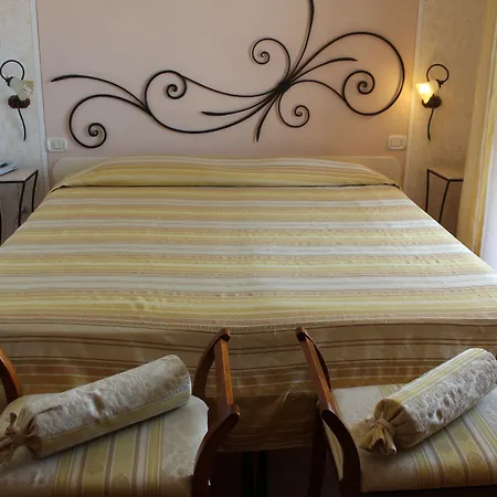 Lola Piccolo E Hotel