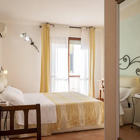 Hotel Lola Piccolo E