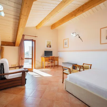 Hotel Lola Piccolo E