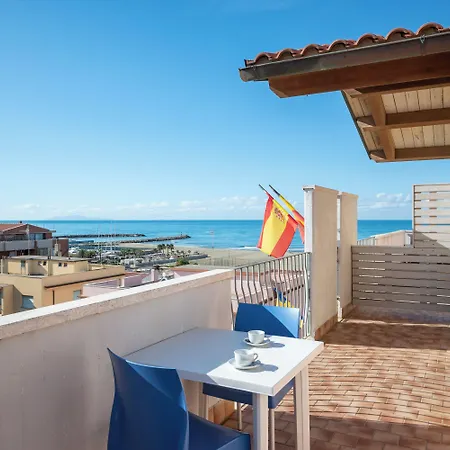 Lola Piccolo E Hotel 4*