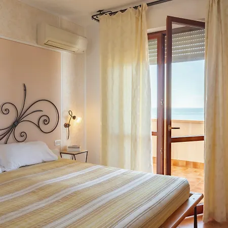 Lola Piccolo E Hotel